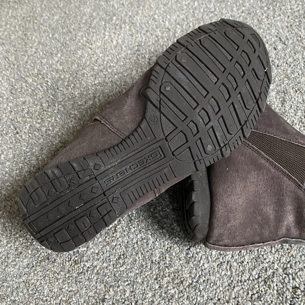 Skechers Ankle Chelsea Booties 8.5 EU 38.5 Taupe Suede Leather Flat Everyday